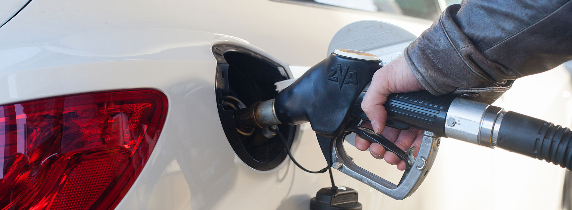 Refuelling a car