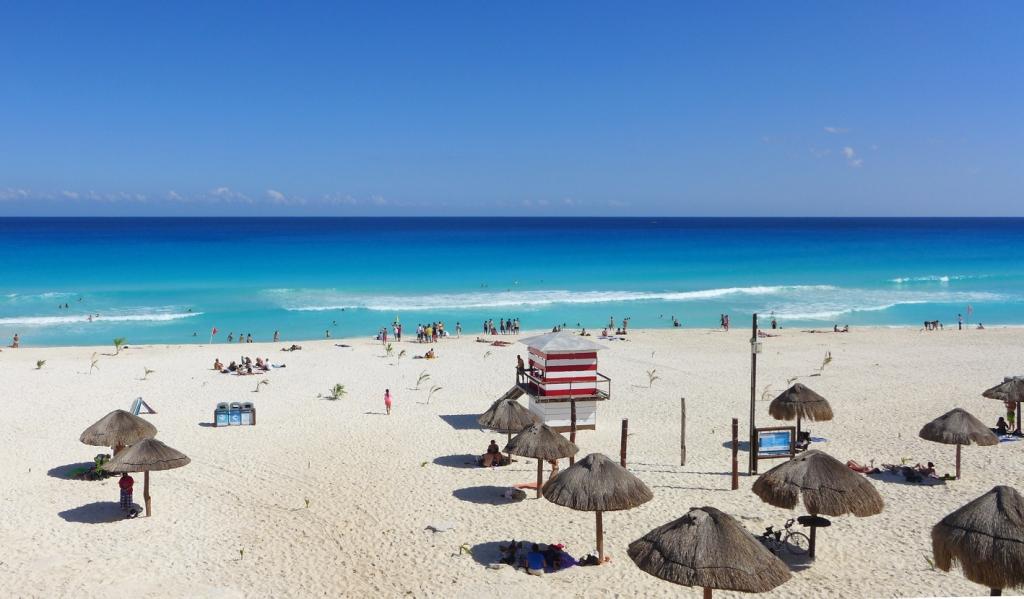 Cancun beach scene